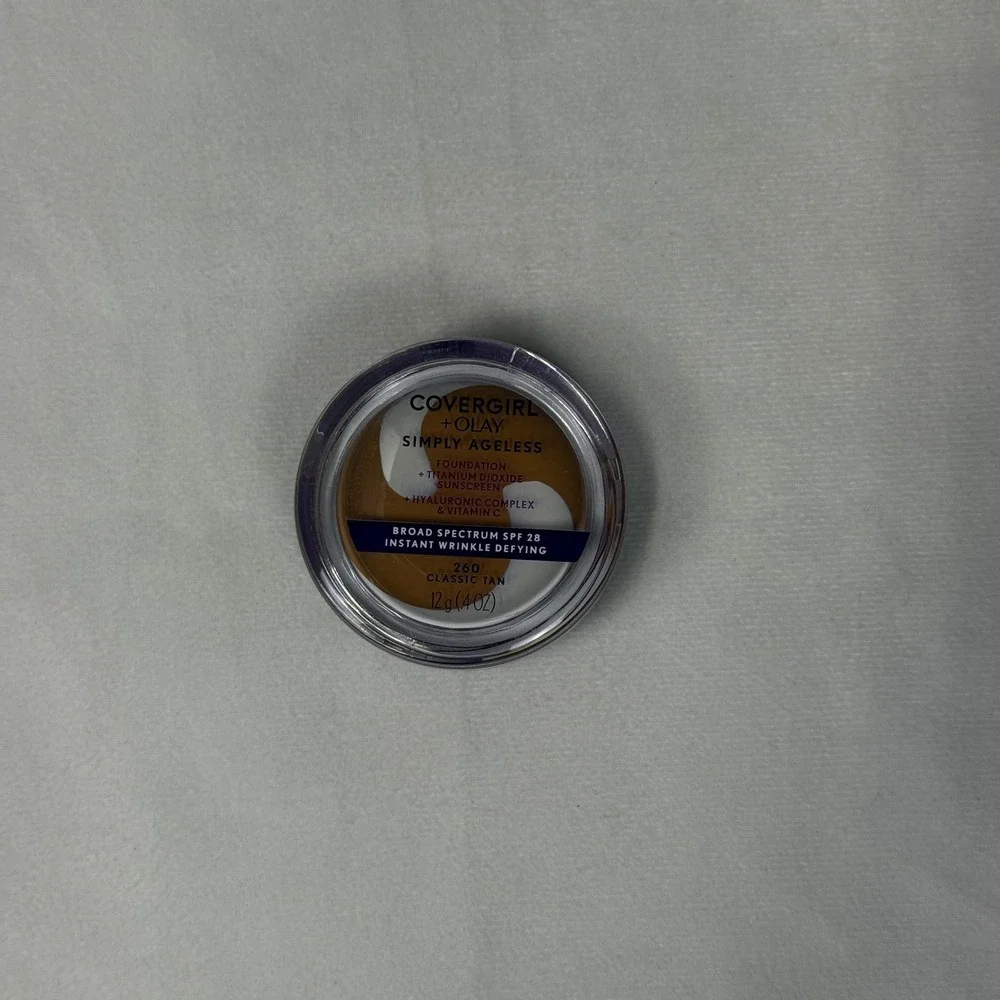 Covergirl Olay Simply Ageless Foundation 260 Classic Tan‎ SPF 28 Wrinkle Defying